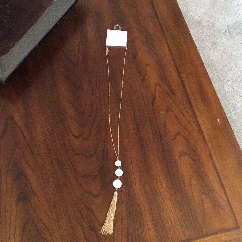 Bead necklace with fringe